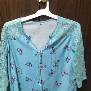 Size medium turquoise top mesh sleeve